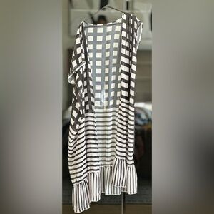 Long chiffon duster/cover up. Excellent condition.